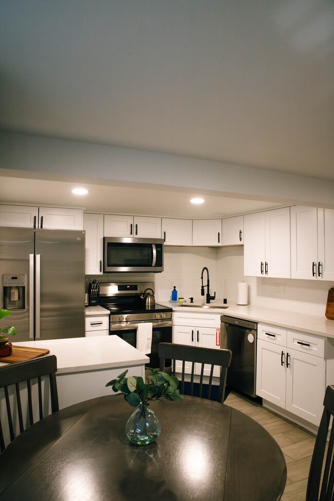 Building Photo - 3805 E 11th St