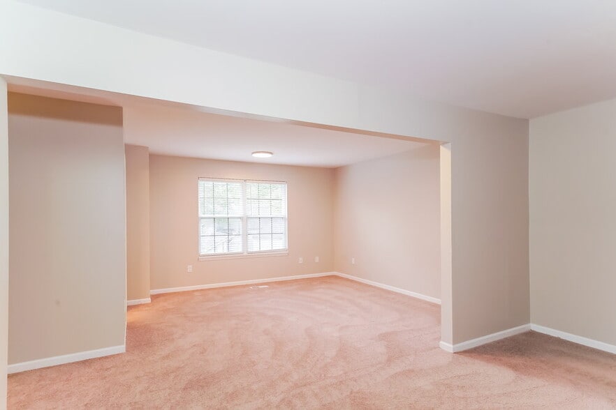 Building Photo - 40 Crestview Dr