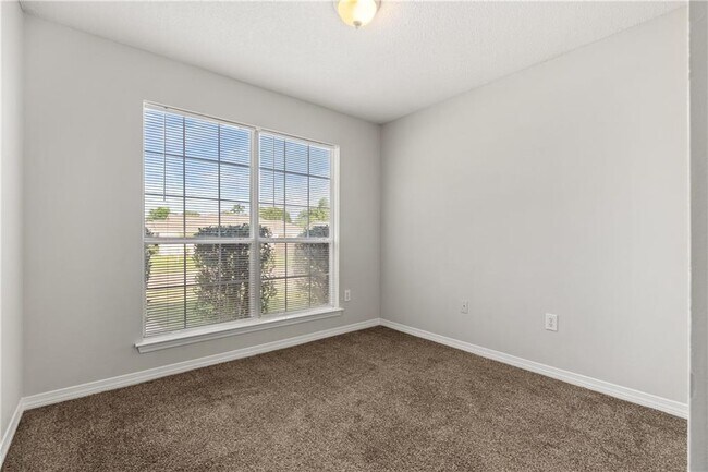 Building Photo - 2218 Summer Crossing