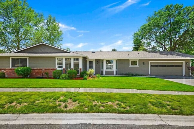 Building Photo - 1215 E Cerramar Ct