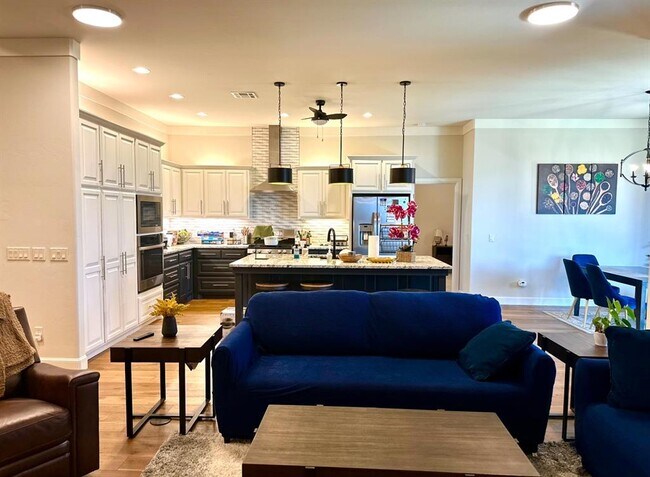 Building Photo - 812 Fox Hollow Dr