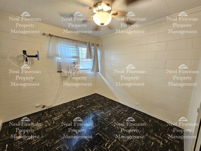 Building Photo - NO PARKING. Rented as shown. 1 Bed 1 Bath Apartment. Month to Month lease. Water and Sewer includ...