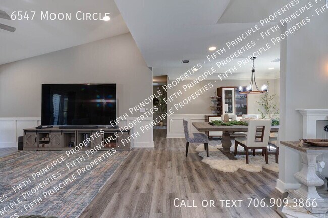 Building Photo - 6547 Moon Cir