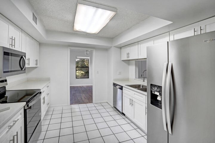 Building Photo - 6630 Villa Sonrisa Dr