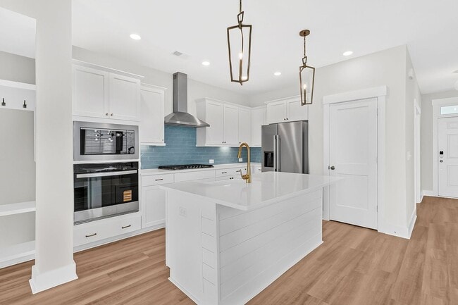Building Photo - Must see 3 bedroom, 2.5 bath Home in Midto...
