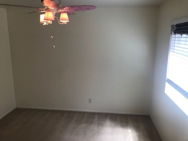 Building Photo - Gated Community!