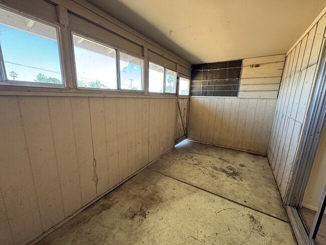 Building Photo - Maryvale Townhome