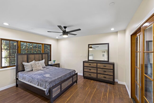 Building Photo - 1609 S Ola Vista