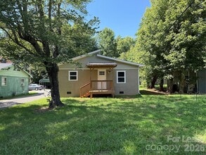 Building Photo - 2621 E Greenbriar Rd