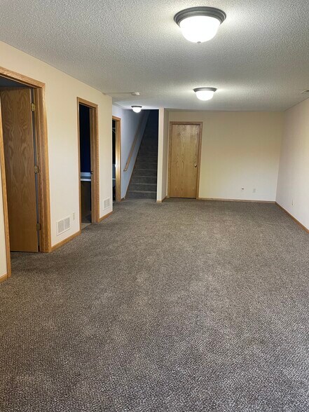 Building Photo - 1645 Lakeridge Way