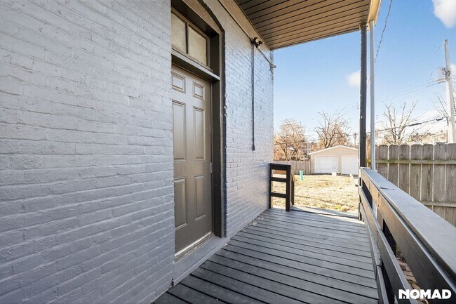 Building Photo - Charming 2BR Townhome in Saint Louis