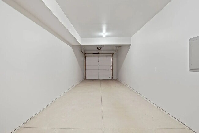 Building Photo - "Spacious 3-Bedroom Duplex Retreat on Park...