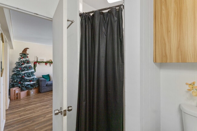 Building Photo - 1707 Anapuni St