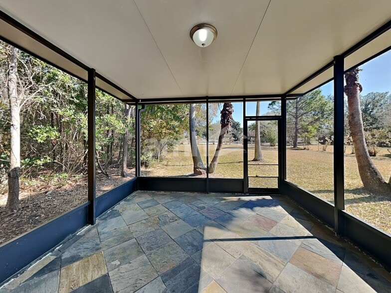 Building Photo - 612 Birchbark Trl