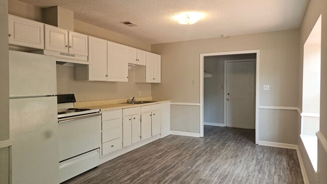 Building Photo - Catalina Beach Estates
