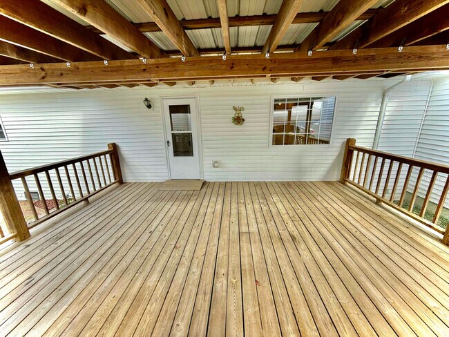 Building Photo - 73 Dan St