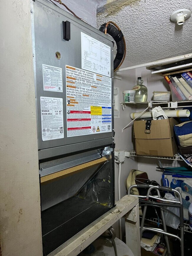 Building Photo - 95B