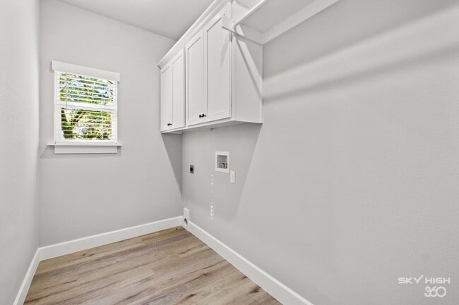 Building Photo - Newer 3 Bedroom 2 Bath home on Large lot!!!