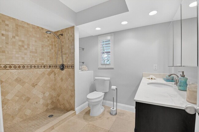 Building Photo - 4690 Palo Verde Dr