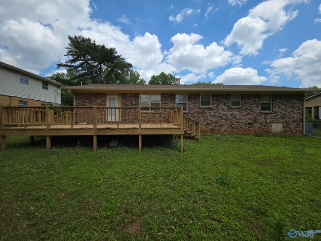 Building Photo - 2613 Skyline Dr NW