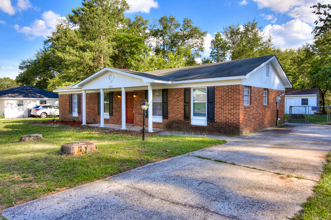 Building Photo - 3 Bedroom Augusta Home