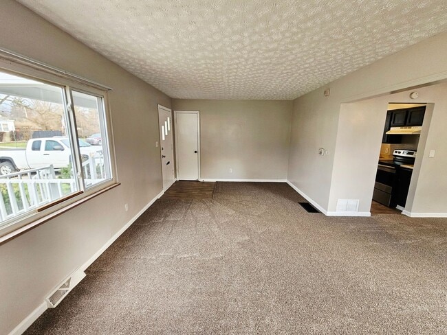 Building Photo - Move-In Ready 3BR/1BA Home w/ 2-Car Garage | Recently Updated