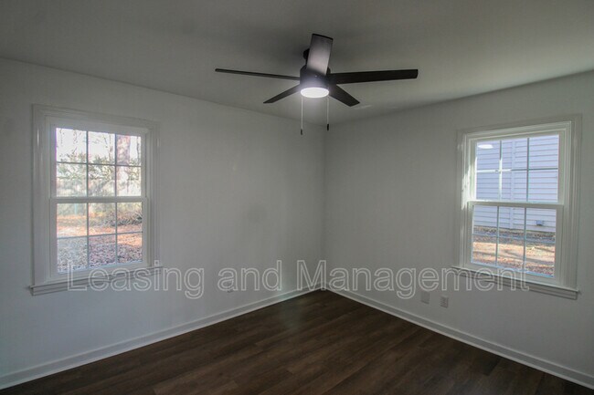 Building Photo - 910 Sea Gull Dr