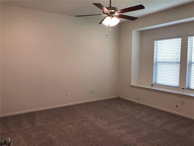 Building Photo - 533 Sweetwood Ln