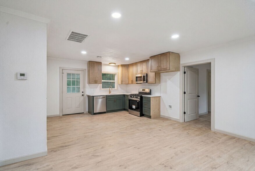 Building Photo - 848 N Gary Pl