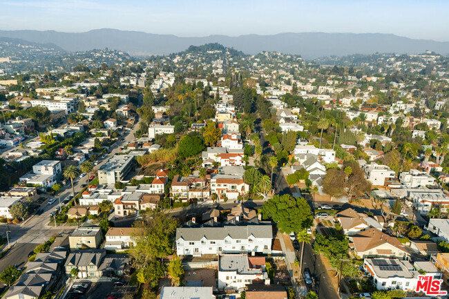 Building Photo - 747 Micheltorena St