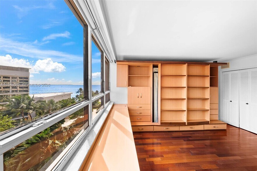 Building Photo - 3 Grove Isle Dr