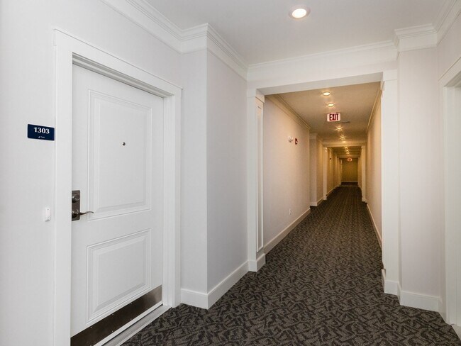Building Photo - 130 University Ave