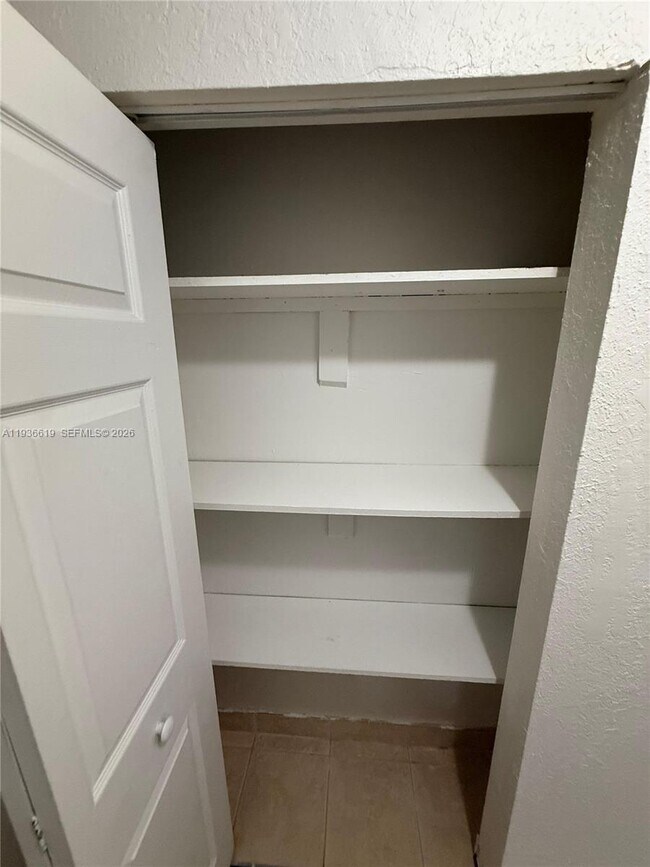 Building Photo - 1305 W 53rd St