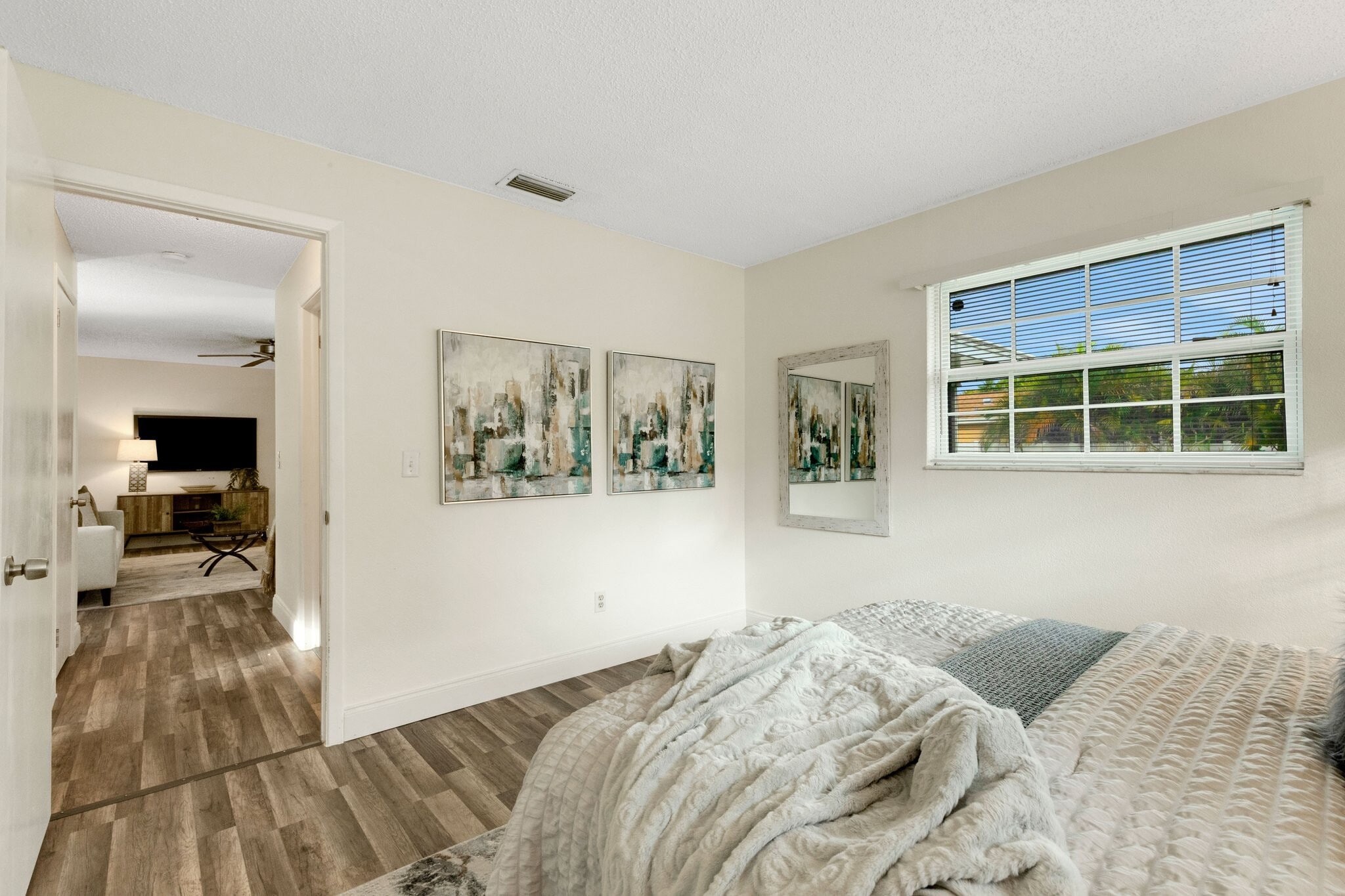 Building Photo - 1100 Pinellas Point Dr S