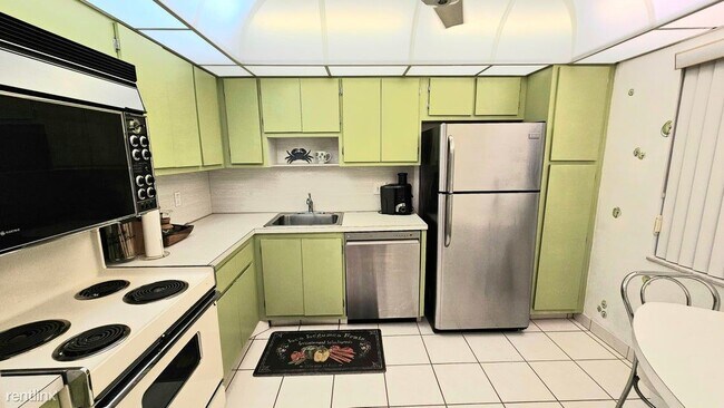 Building Photo - 3 br, 2 bath House - 575 Oaks Ln Apt 1010