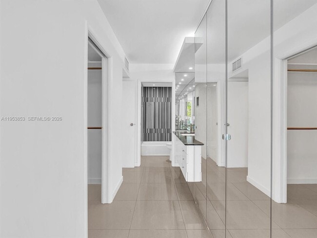 Building Photo - 100 Bayview Dr