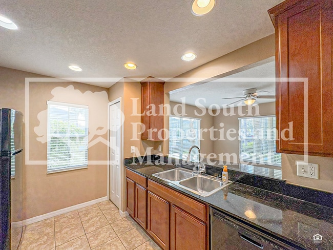 Building Photo - 5432 River Rock Rd