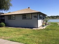 Building Photo - Lakefront Duplex!