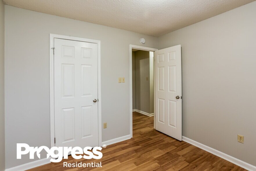 Building Photo - 5850 Waverly Dr