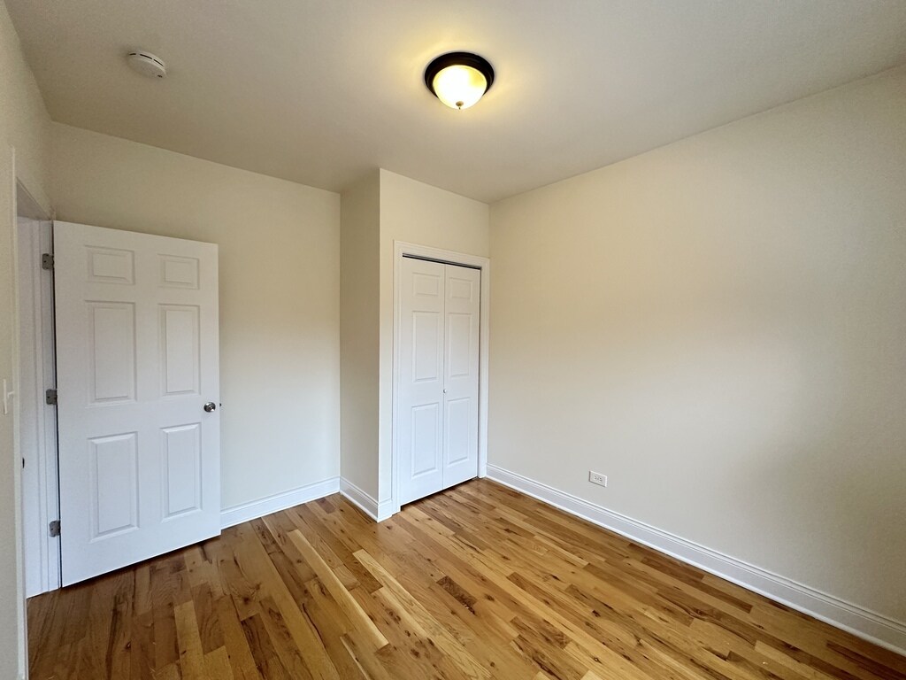 Building Photo - 633 W Cornelia Ave