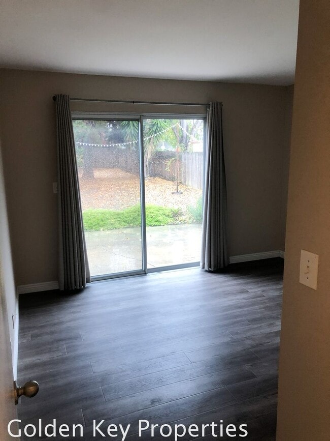 Building Photo - Lovely unit in Costa Serena