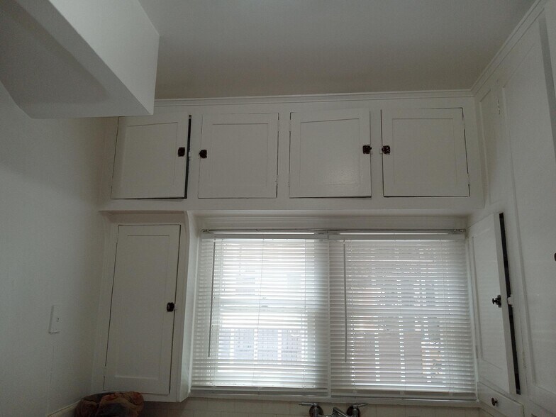 Building Photo - 128 Falcon Ave