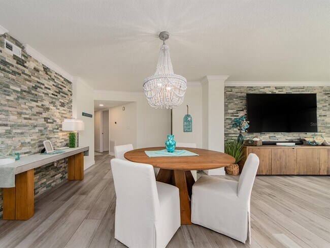 Building Photo - 240 Sand Key Estates Dr