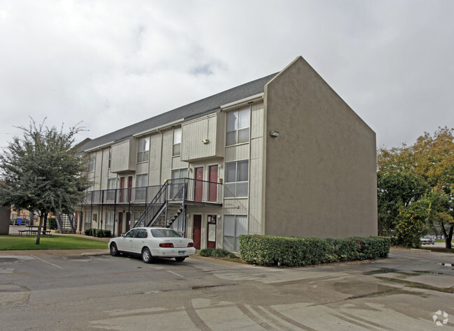 Cooper Chase - 402 S Cooper St Arlington TX 76013 | Apartment Finder