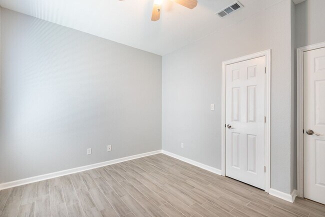 Building Photo - 1302 San Miguel Dr