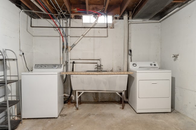 Building Photo - 603 W 18th St