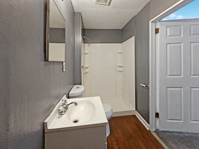 Building Photo - 4/2 Ranch with Fenced Yard - Housing Vouch...