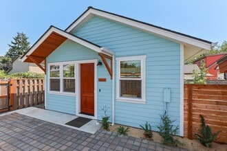 Building Photo - 4030 SE 62nd Ave