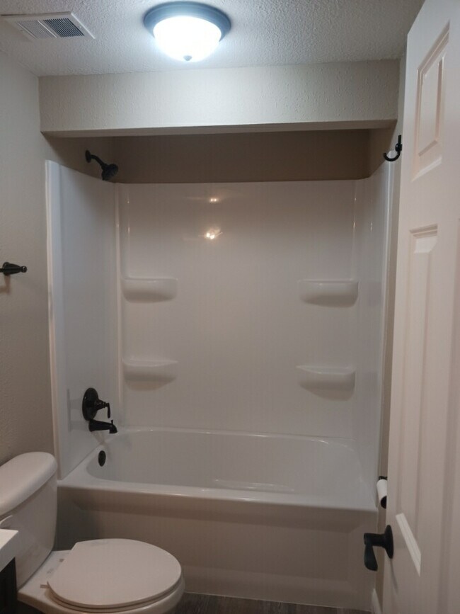 Building Photo - 430 Sara St