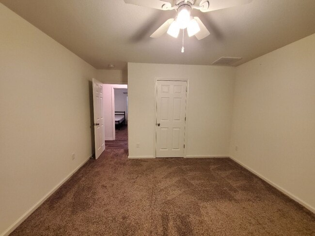 Building Photo - Beautiful 3BR/2BA Home in Hunters Lake – B...